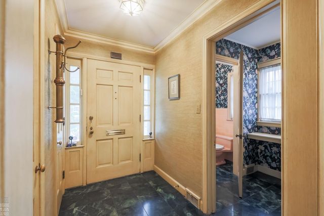 1024 Buckingham Road, Grosse Pointe Park, MI 48230