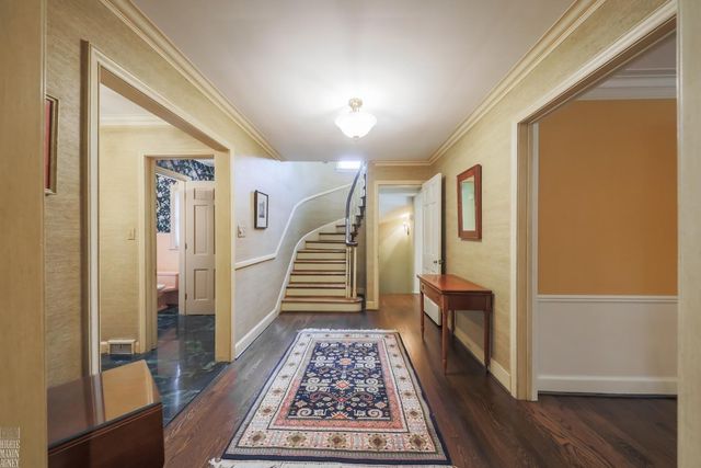 1024 Buckingham Road, Grosse Pointe Park, MI 48230
