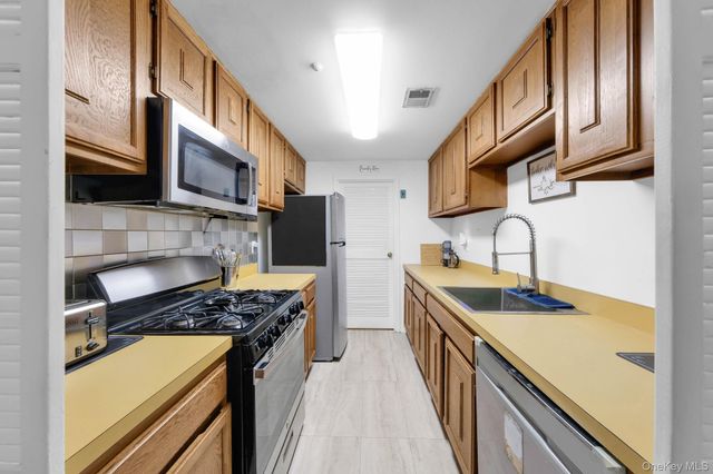 15 Birchwood Road, Medford, NY 11763