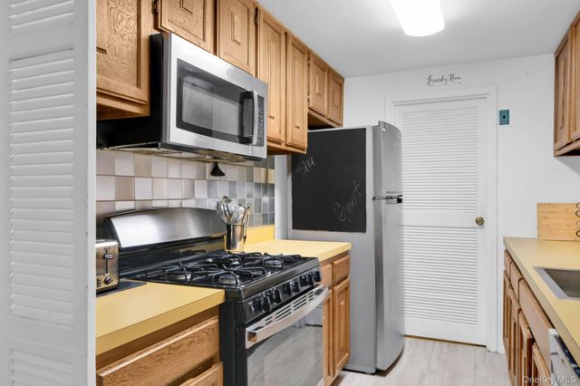 15 Birchwood Road, Medford, NY 11763