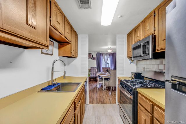 15 Birchwood Road, Medford, NY 11763