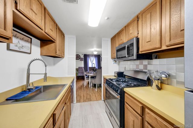 15 Birchwood Road, Medford, NY 11763