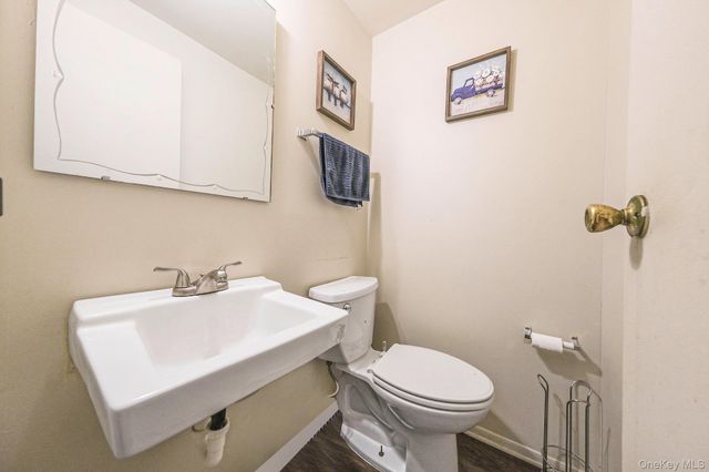 15 Birchwood Road, Medford, NY 11763