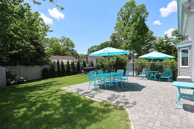 4 Quincy Lane, Smithtown, NY 11787