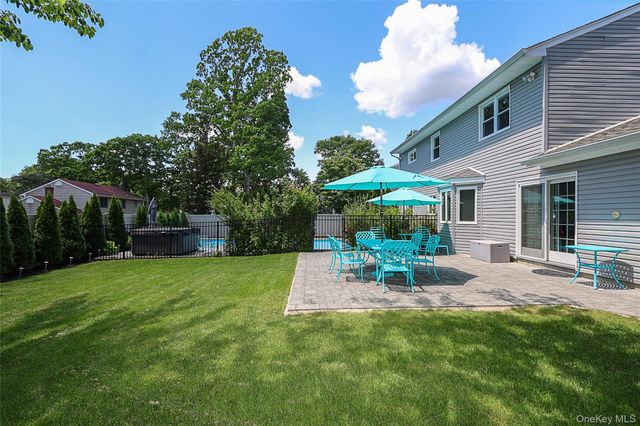 4 Quincy Lane, Smithtown, NY 11787
