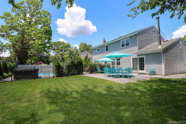 4 Quincy Lane, Smithtown, NY 11787