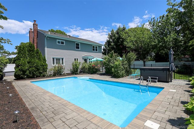 4 Quincy Lane, Smithtown, NY 11787