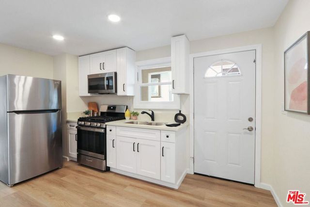 528 Daisy Avenue, Long Beach, CA 90802