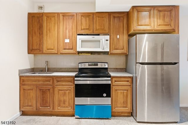 96 N 5Th St, Newark City, NJ 07107