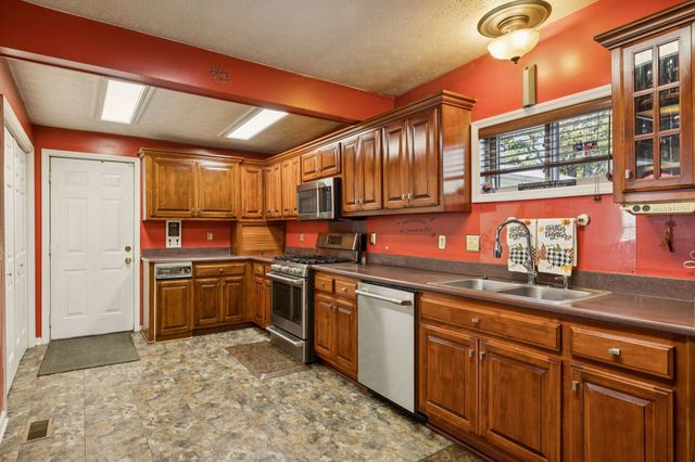 1010 Chadwell Dr, Madison, TN 37115