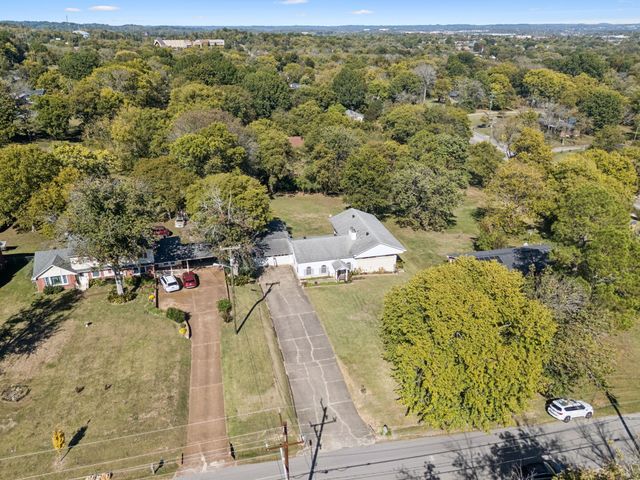 1010 Chadwell Dr, Madison, TN 37115