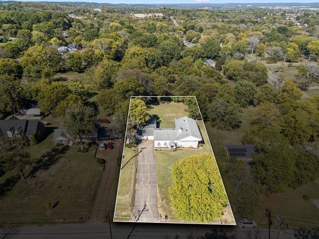 1010 Chadwell Dr, Madison, TN 37115