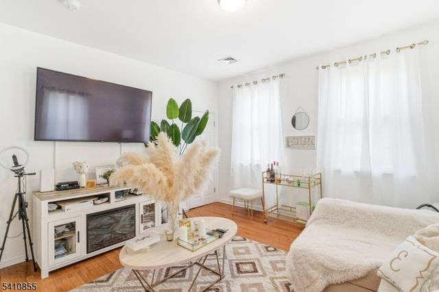 135 Dixon Ave, Paterson City, NJ 07501