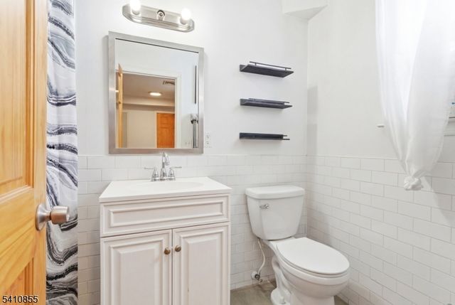 135 Dixon Ave, Paterson City, NJ 07501