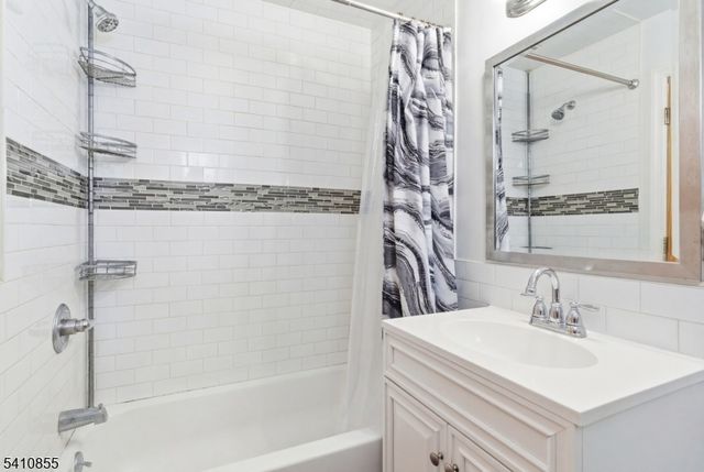 135 Dixon Ave, Paterson City, NJ 07501