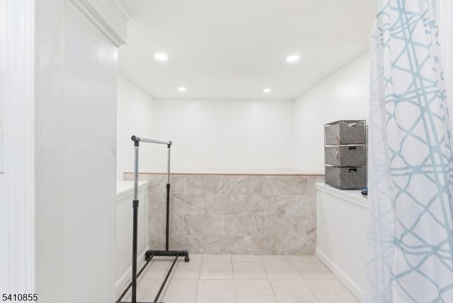 135 Dixon Ave, Paterson City, NJ 07501