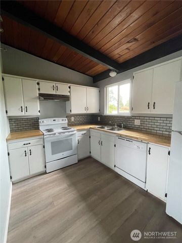 501 N 12th Street, Elma, WA 98541