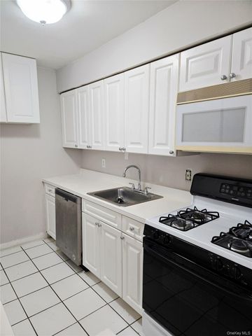 79 Pointe Circle South 79, Coram, NY 11727