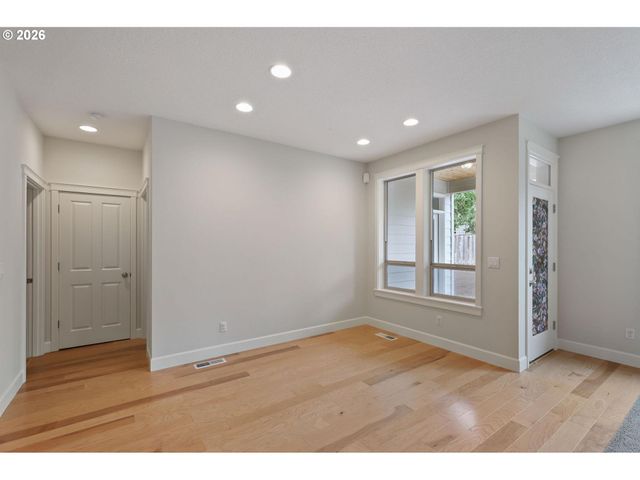 655 Nw WILLOW GLEN Pl, Beaverton, OR 97006
