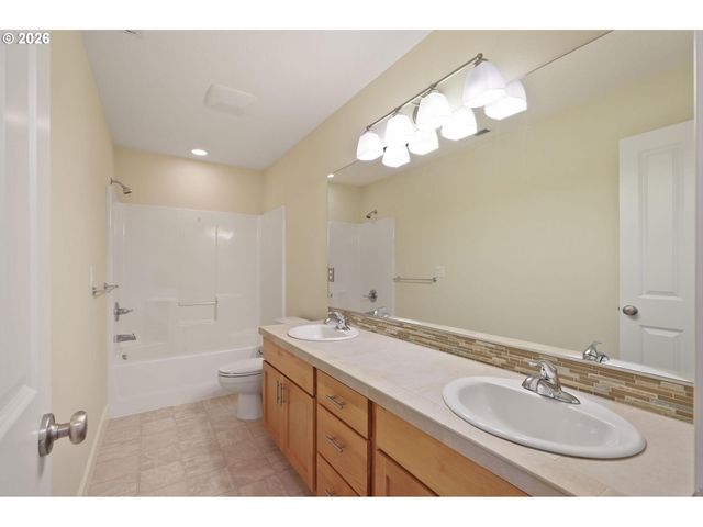 655 Nw WILLOW GLEN Pl, Beaverton, OR 97006