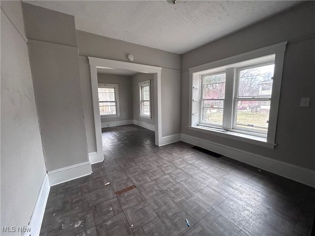 945 E 149th Street, Cleveland, OH 44110