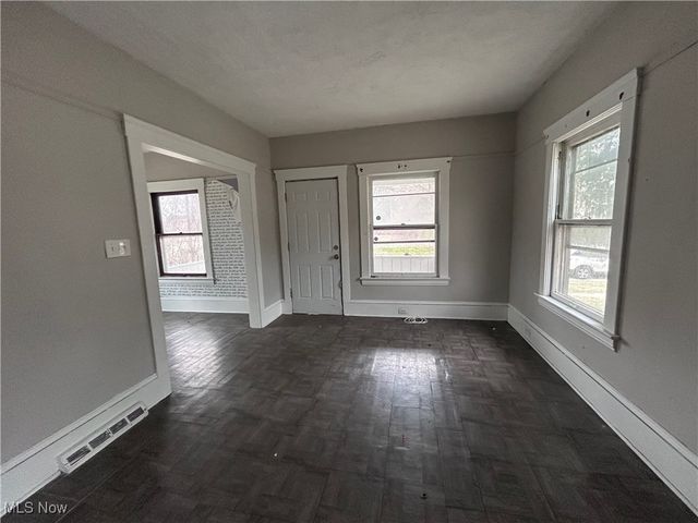 945 E 149th Street, Cleveland, OH 44110