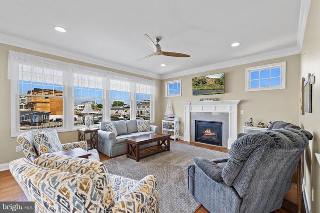 68 ROSALYN DR, Manahawkin, NJ 08050