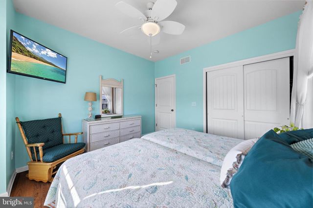 68 ROSALYN DR, Manahawkin, NJ 08050