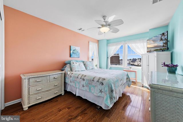 68 ROSALYN DR, Manahawkin, NJ 08050