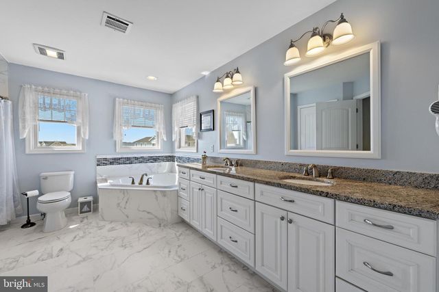 68 ROSALYN DR, Manahawkin, NJ 08050