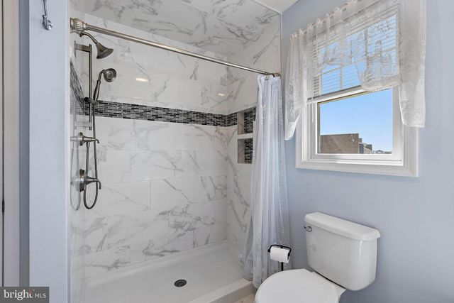 68 ROSALYN DR, Manahawkin, NJ 08050