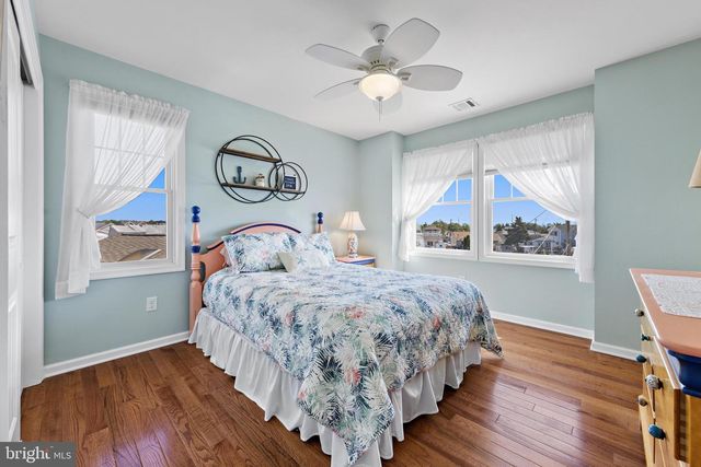 68 ROSALYN DR, Manahawkin, NJ 08050