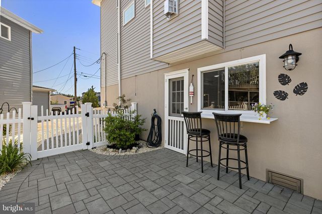 68 ROSALYN DR, Manahawkin, NJ 08050