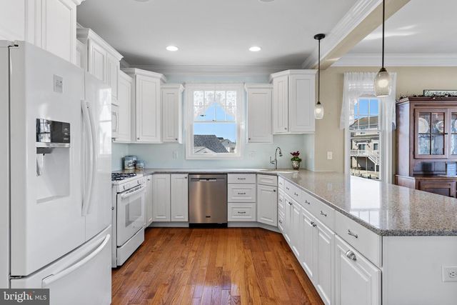 68 ROSALYN DR, Manahawkin, NJ 08050