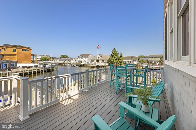 68 ROSALYN DR, Manahawkin, NJ 08050