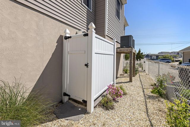 68 ROSALYN DR, Manahawkin, NJ 08050