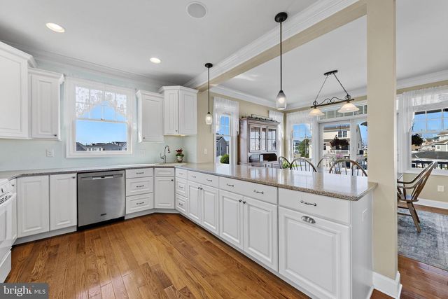 68 ROSALYN DR, Manahawkin, NJ 08050