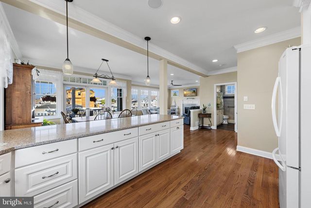 68 ROSALYN DR, Manahawkin, NJ 08050
