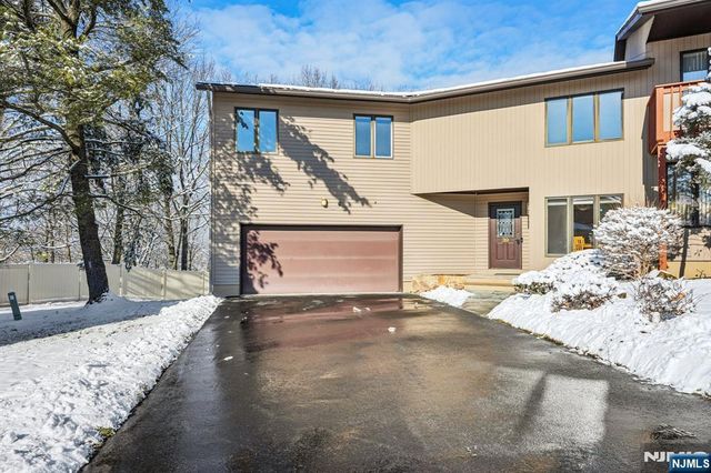 39 Cedarwood, Woodland Park, NJ 07424