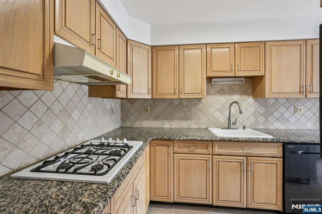 39 Cedarwood, Woodland Park, NJ 07424