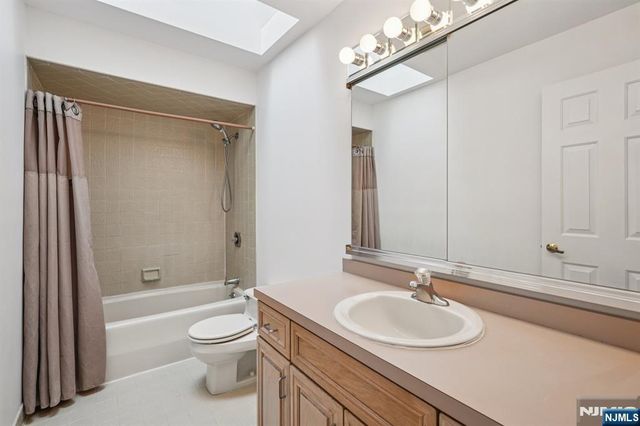 39 Cedarwood, Woodland Park, NJ 07424