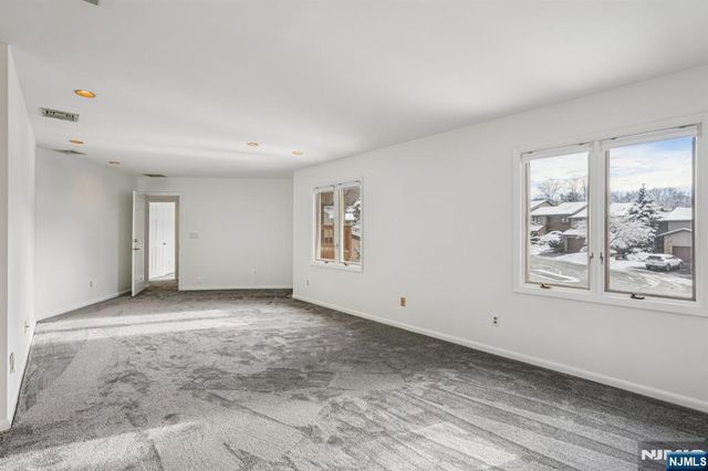 39 Cedarwood, Woodland Park, NJ 07424