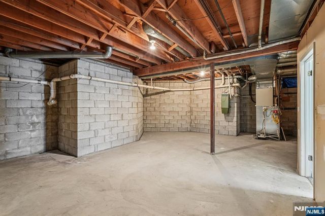 39 Cedarwood, Woodland Park, NJ 07424