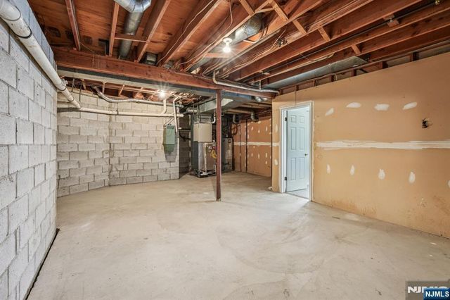 39 Cedarwood, Woodland Park, NJ 07424