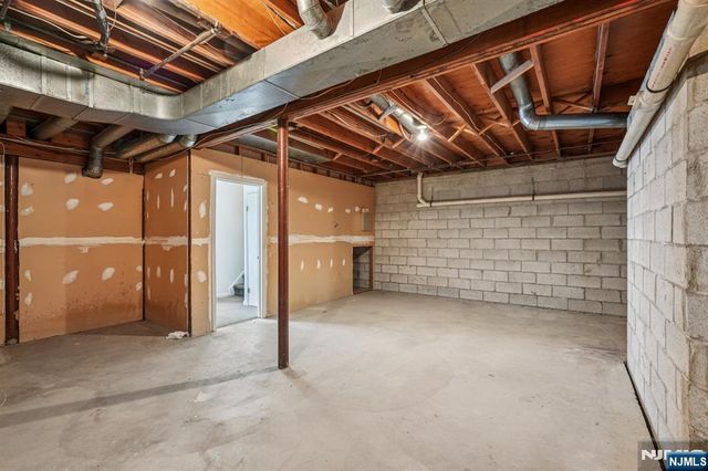 39 Cedarwood, Woodland Park, NJ 07424