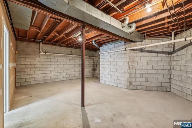 39 Cedarwood, Woodland Park, NJ 07424