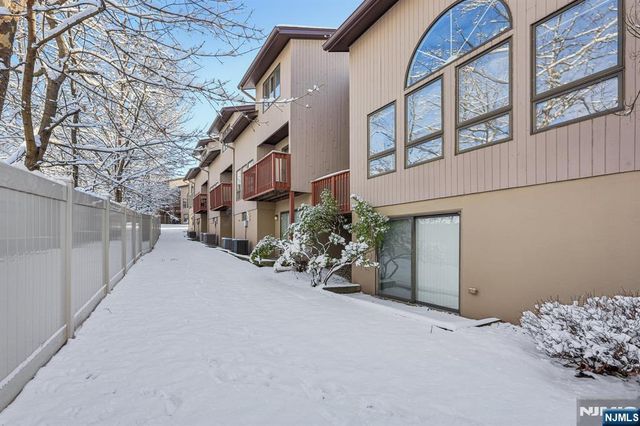 39 Cedarwood, Woodland Park, NJ 07424