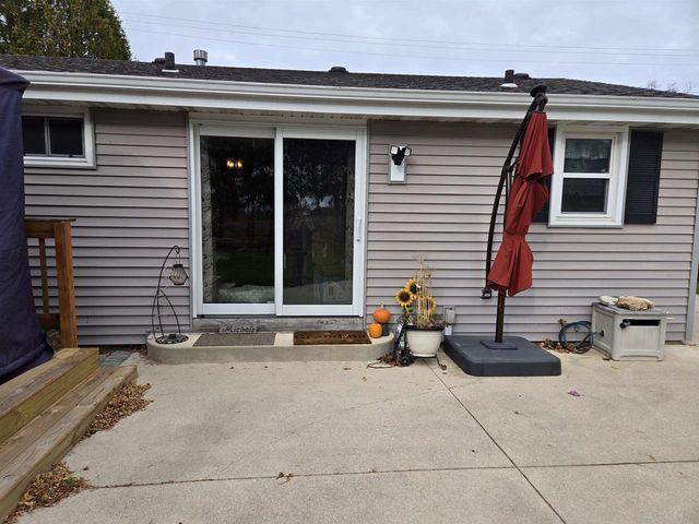 807 E LINDEN AVENUE, Manitowoc, WI 54220