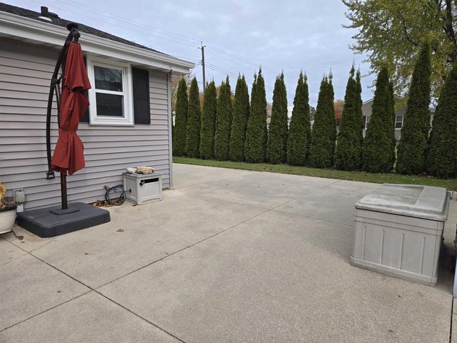 807 E LINDEN AVENUE, Manitowoc, WI 54220