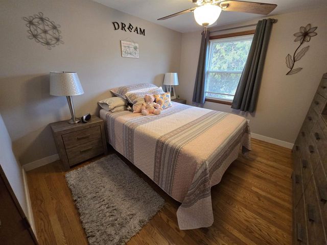 807 E LINDEN AVENUE, Manitowoc, WI 54220